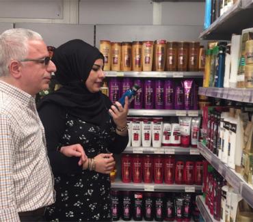 Employees trained to support blind and visually impaired shoppers in “Red Oak Blind-Friendly Market” Employees trained to support blind and visually impaired shoppers in “Red Oak Blind-Friendly Market”
